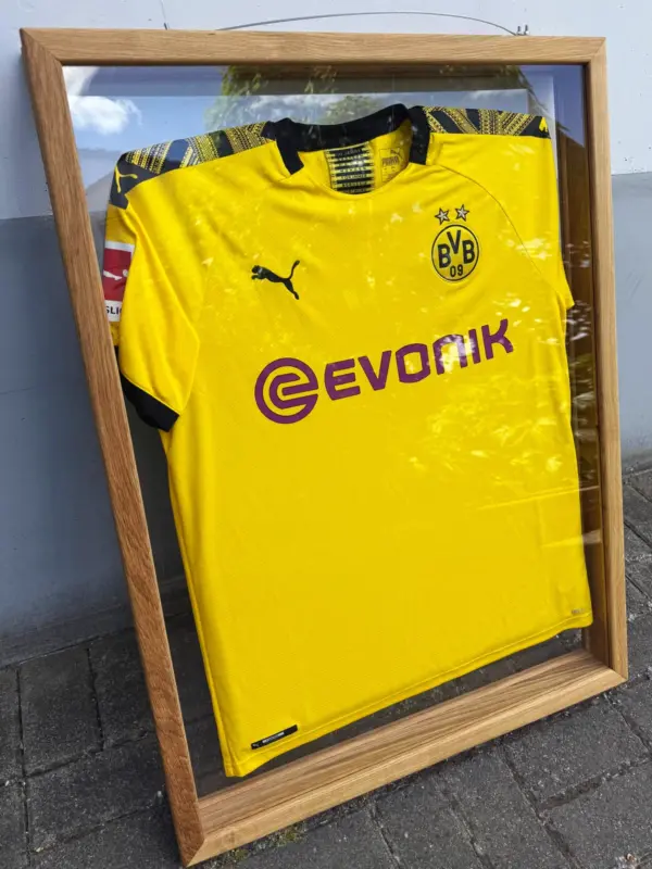 Emre Can (handsigniertes Ausstellungsstück) im De Luxe Holzrahmen – Bild 4