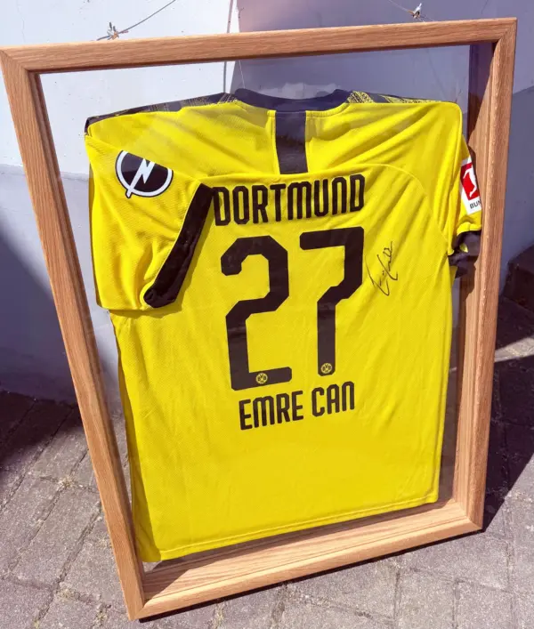 Emre Can (handsigniertes Ausstellungsstück) im De Luxe Holzrahmen – Bild 3