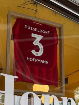 André Hoffmann Saison 24/25 im De Luxe Holzrahmen (Ausstellungsstück)